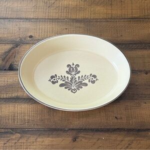 Vintage Pfaltzgraff USA Village pattern 10in Oval Baker #241 10⅛x7¼in